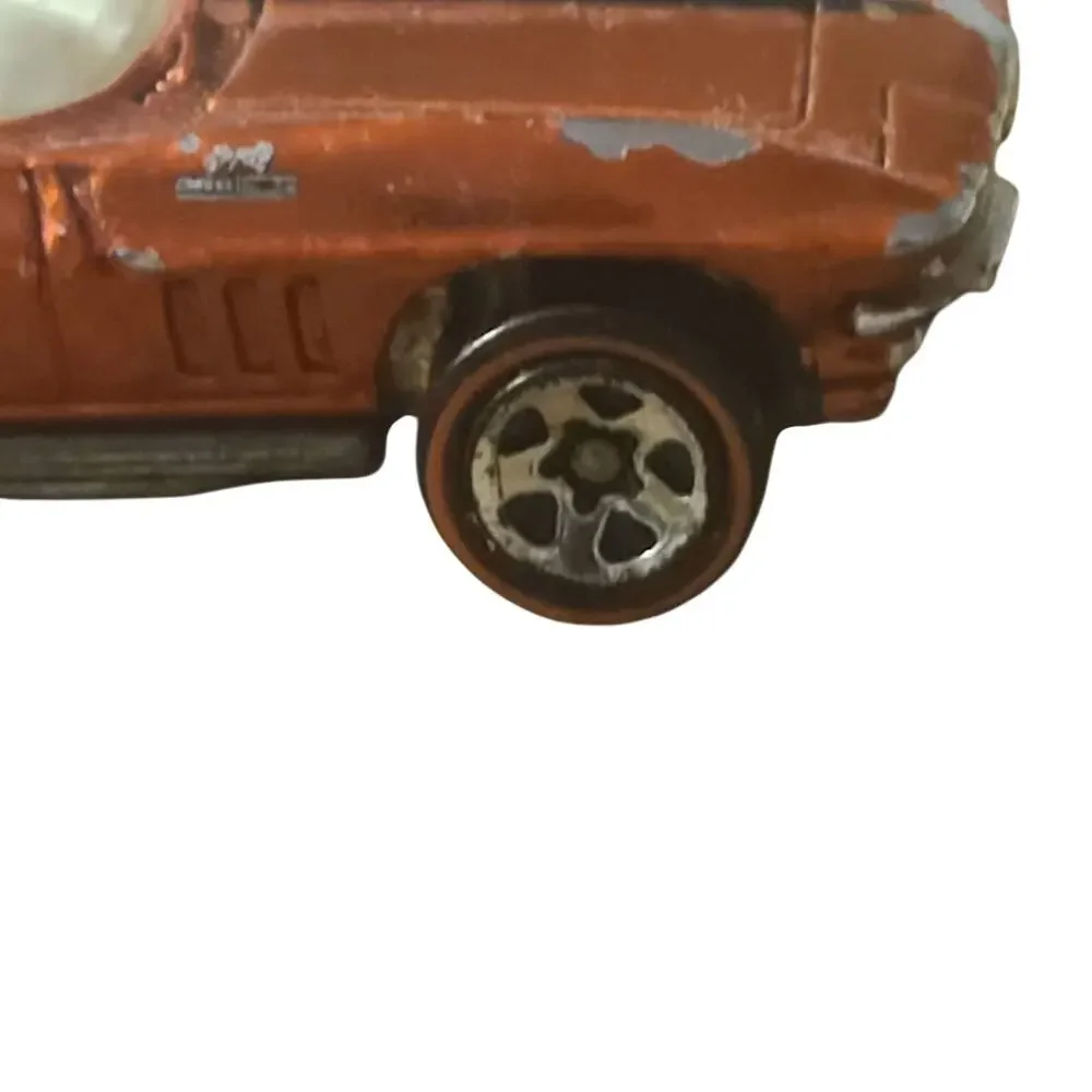2005 Hot Wheels Classics Series 2 1965 Red Corvette Convertible Redlines 1:64